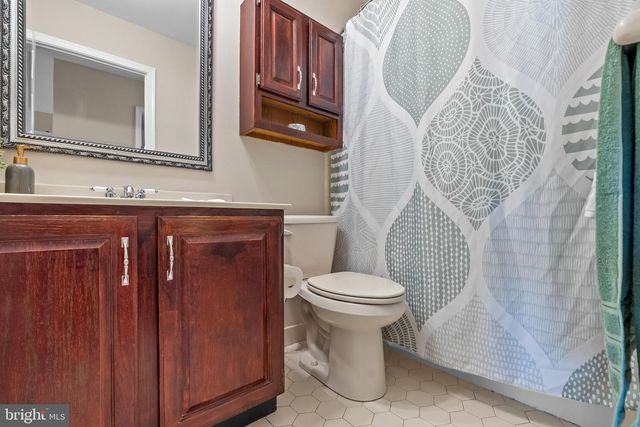 206 MEADOW DR, Mount Laurel, NJ 08054