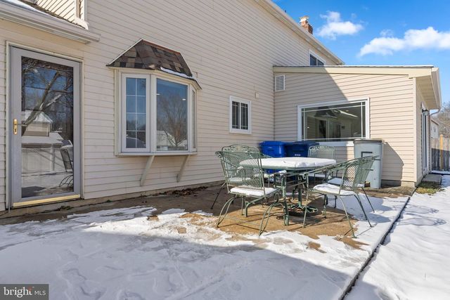 206 MEADOW DR, Mount Laurel, NJ 08054