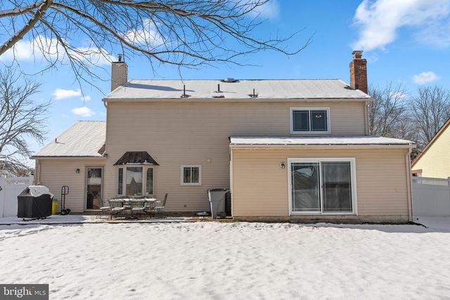 206 MEADOW DR, Mount Laurel, NJ 08054