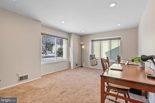 206 MEADOW DR, Mount Laurel, NJ 08054