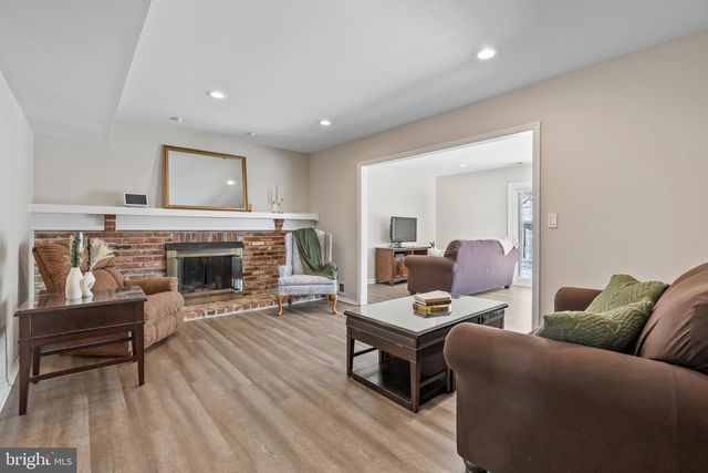 206 MEADOW DR, Mount Laurel, NJ 08054