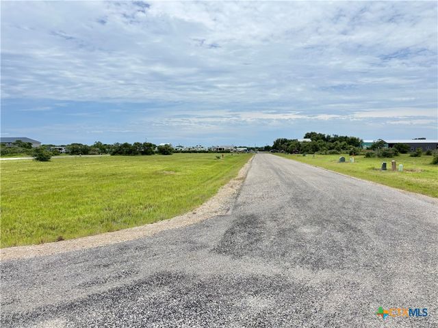 10 Boca Grande Loop, Port O'connor, TX 77982