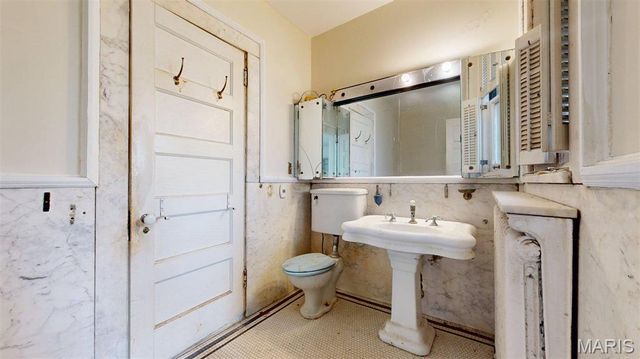 49 Kingsbury Place, St Louis, MO 63112