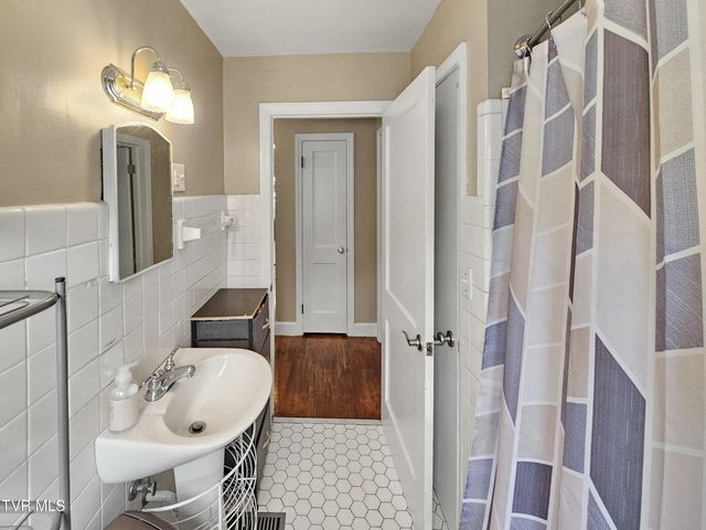 2505 Osborne Street, Bristol, VA 24201