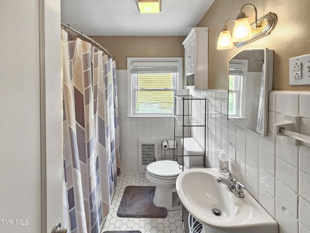2505 Osborne Street, Bristol, VA 24201