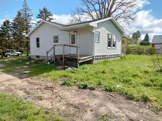 608 10 Mile Road Nw, Alpine Twp, MI 49345