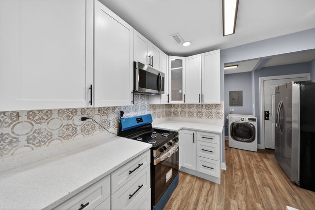 7535 S ST. LAWRENCE Avenue, Chicago, IL 60619