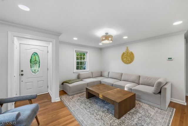 32 New St, Wayne Twp., NJ 07470