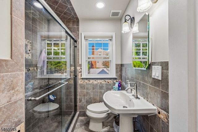 32 New St, Wayne Twp., NJ 07470