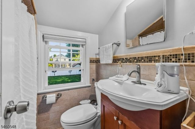 32 New St, Wayne Twp., NJ 07470