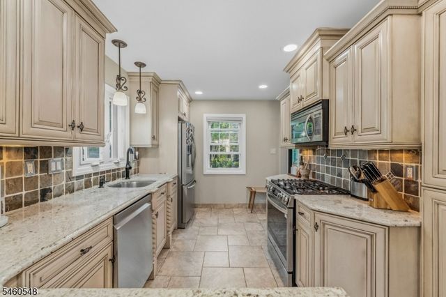 32 New St, Wayne Twp., NJ 07470