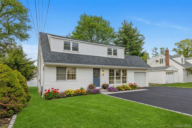 18 Clark Street, Huntington, NY 11743