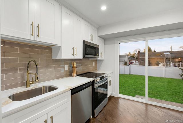 18 Clark Street, Huntington, NY 11743