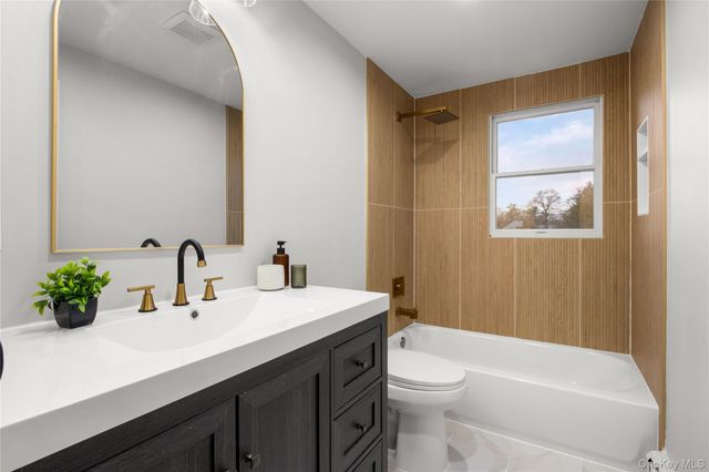 18 Clark Street, Huntington, NY 11743