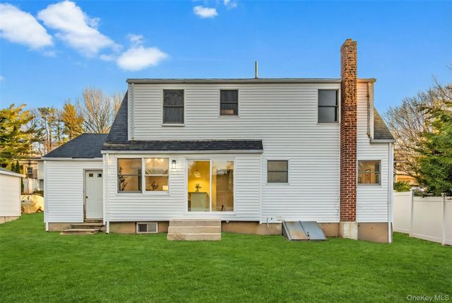 18 Clark Street, Huntington, NY 11743