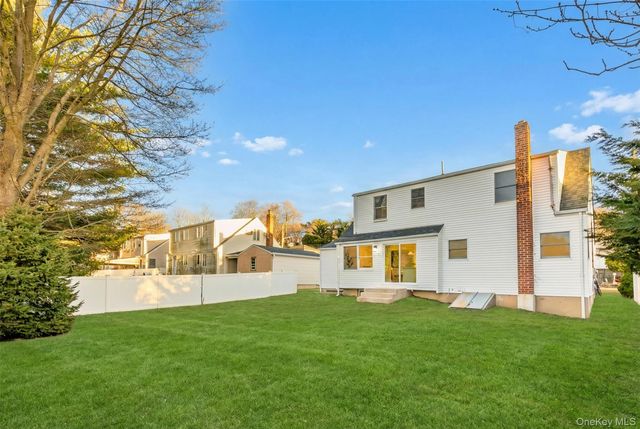 18 Clark Street, Huntington, NY 11743