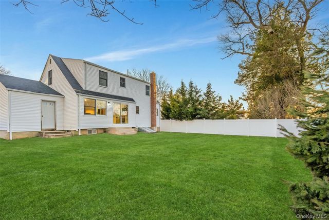 18 Clark Street, Huntington, NY 11743