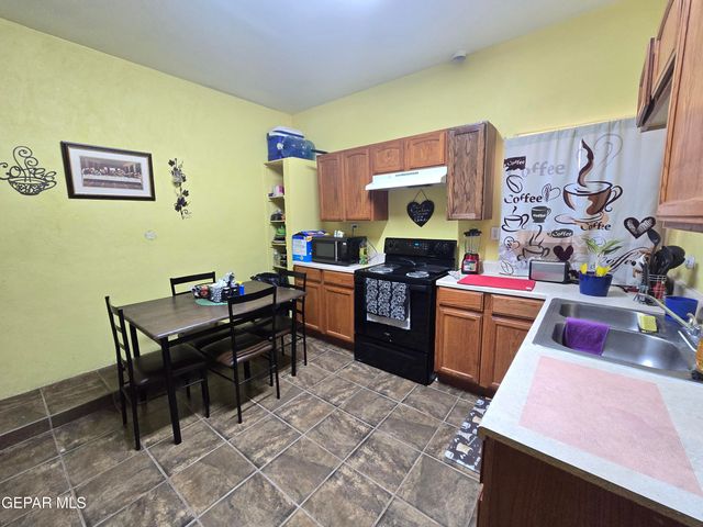 906 Tays Street, A B C D, El Paso, TX 79901