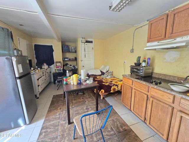 906 Tays Street, A B C D, El Paso, TX 79901