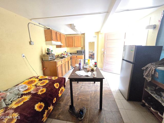 906 Tays Street, A B C D, El Paso, TX 79901