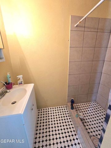 906 Tays Street, A B C D, El Paso, TX 79901