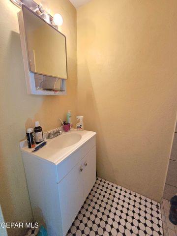 906 Tays Street, A B C D, El Paso, TX 79901