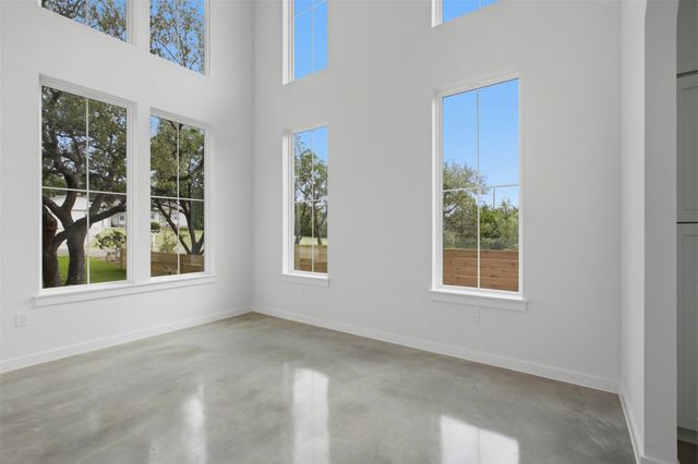 18303 Lake Oaks DR, Jonestown, TX 78645