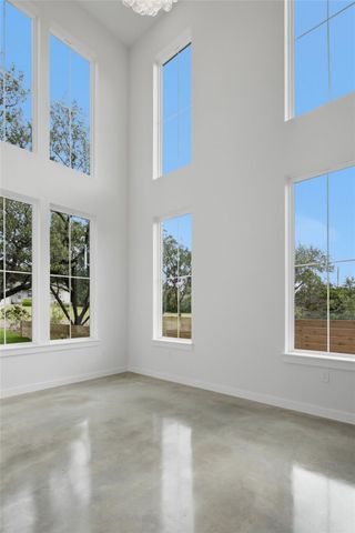 18303 Lake Oaks DR, Jonestown, TX 78645