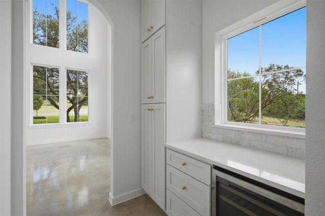 18303 Lake Oaks DR, Jonestown, TX 78645
