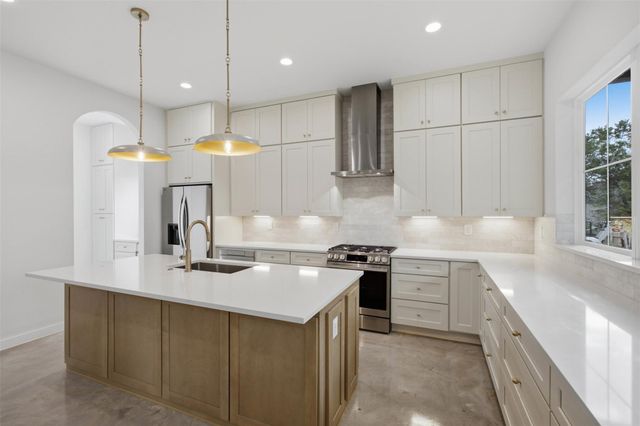 18303 Lake Oaks DR, Jonestown, TX 78645