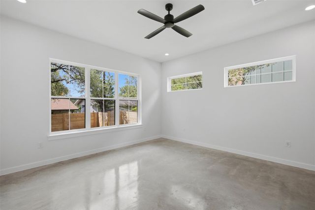 18303 Lake Oaks DR, Jonestown, TX 78645