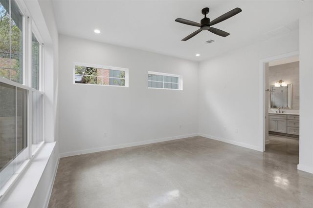18303 Lake Oaks DR, Jonestown, TX 78645
