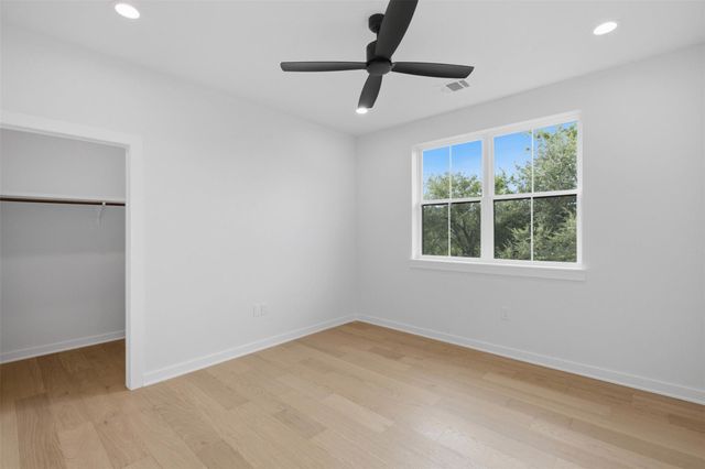 18303 Lake Oaks DR, Jonestown, TX 78645