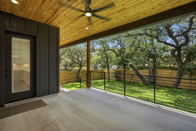18303 Lake Oaks DR, Jonestown, TX 78645