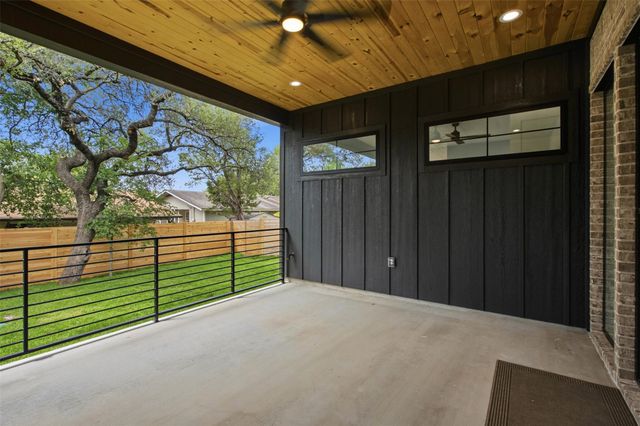 18303 Lake Oaks DR, Jonestown, TX 78645
