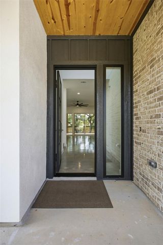 18303 Lake Oaks DR, Jonestown, TX 78645