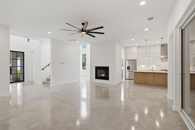 18303 Lake Oaks DR, Jonestown, TX 78645