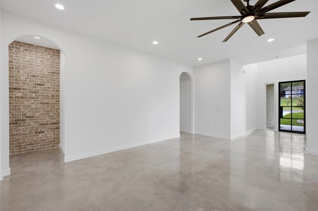 18303 Lake Oaks DR, Jonestown, TX 78645