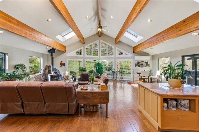 22174 Jennifer Dr, Grass Valley, CA 95949