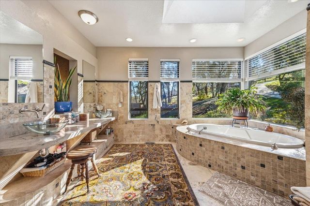 22174 Jennifer Dr, Grass Valley, CA 95949