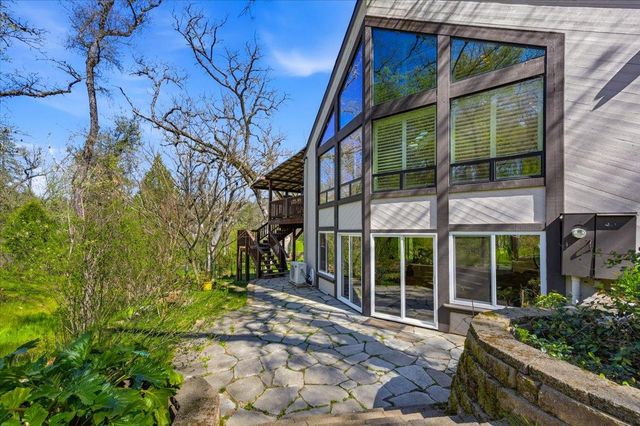 22174 Jennifer Dr, Grass Valley, CA 95949