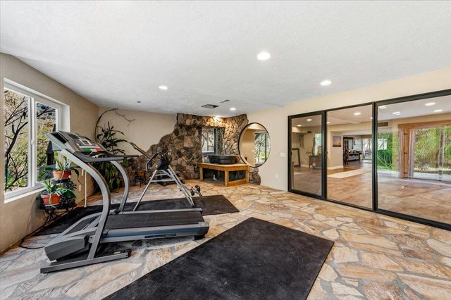 22174 Jennifer Dr, Grass Valley, CA 95949