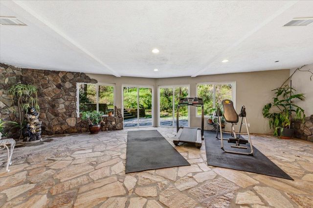 22174 Jennifer Dr, Grass Valley, CA 95949