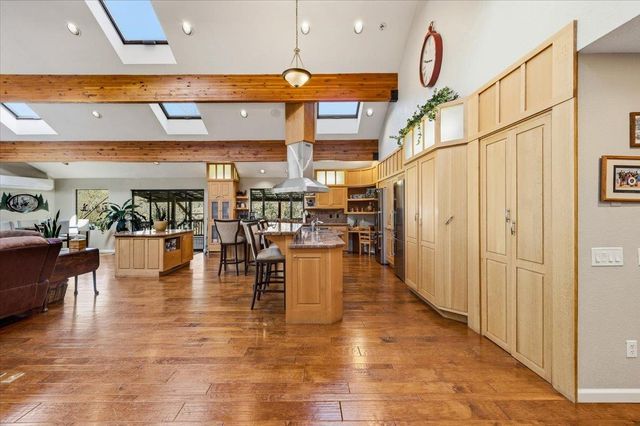 22174 Jennifer Dr, Grass Valley, CA 95949