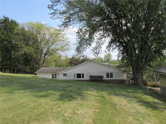 35 Pleasant Valley Rd, Buffalo Twp, PA 15323