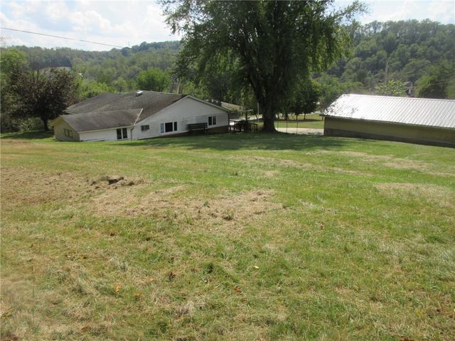35 Pleasant Valley Rd, Buffalo Twp, PA 15323