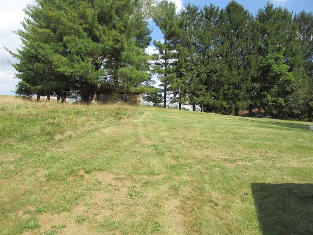 35 Pleasant Valley Rd, Buffalo Twp, PA 15323