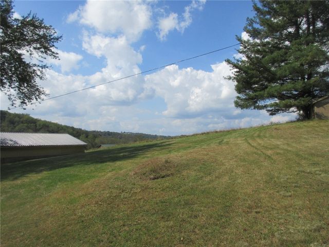 35 Pleasant Valley Rd, Buffalo Twp, PA 15323
