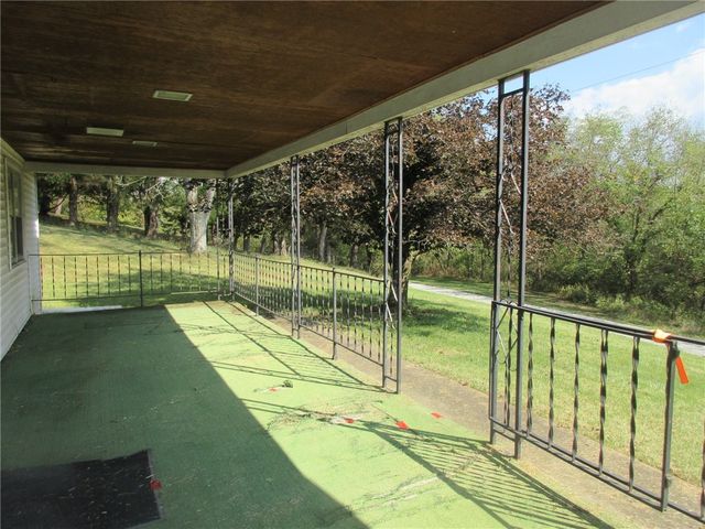 35 Pleasant Valley Rd, Buffalo Twp, PA 15323