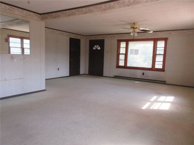 35 Pleasant Valley Rd, Buffalo Twp, PA 15323